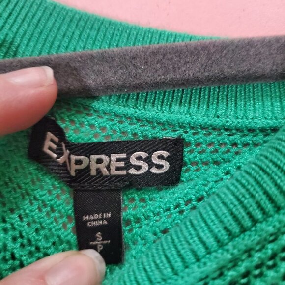 💚 Express Knit Kelly Green Short Sleeve Sweater Top 💚 - Picture 2 of 4